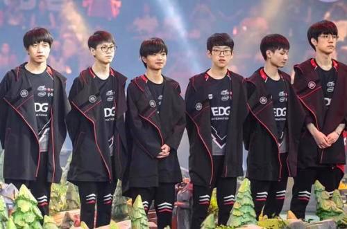 球世界里 球世界里